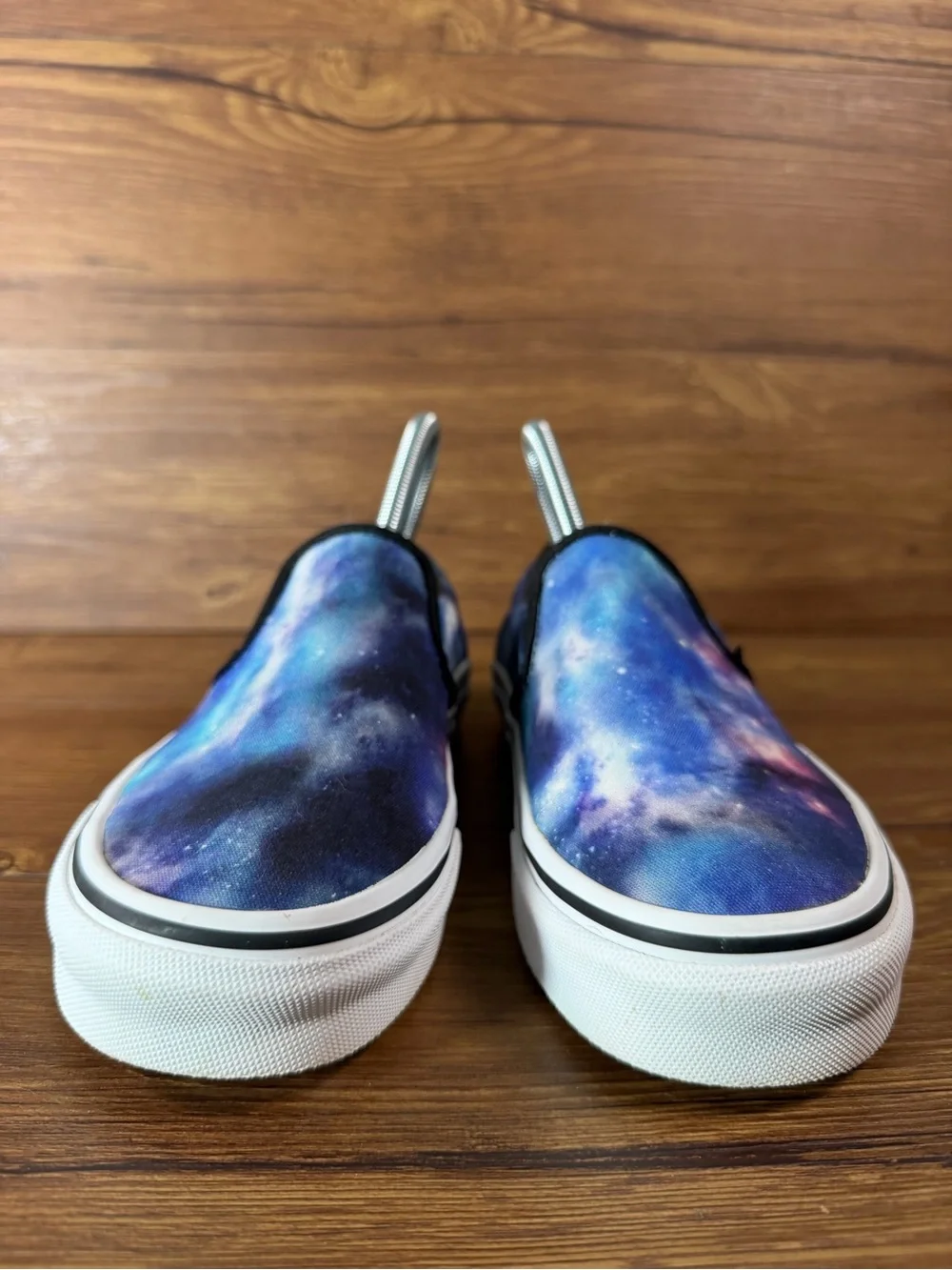 Vans ships within